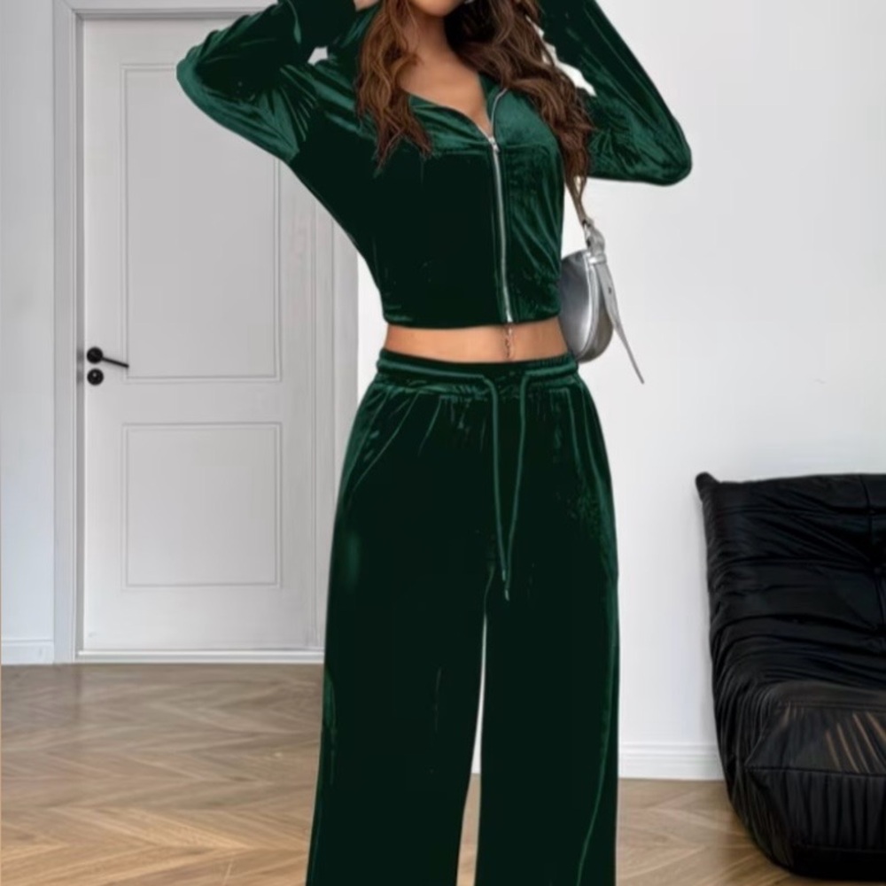 Elegant Green Velvet Women's Set
